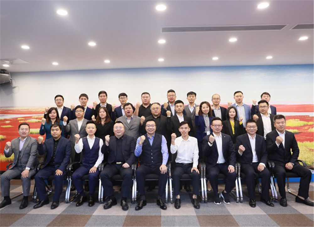 鸿文教育集团2020-2021财年高管就职仪式暨新财年目标誓师大会圆满举行   