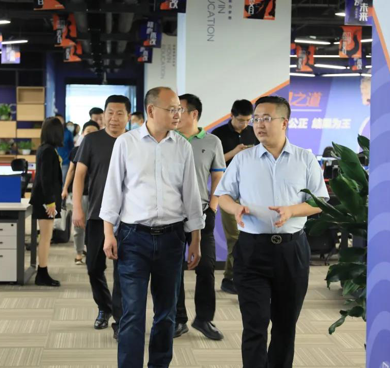 盘锦市高新区与鸿文教育联合开展消防安全应急演练